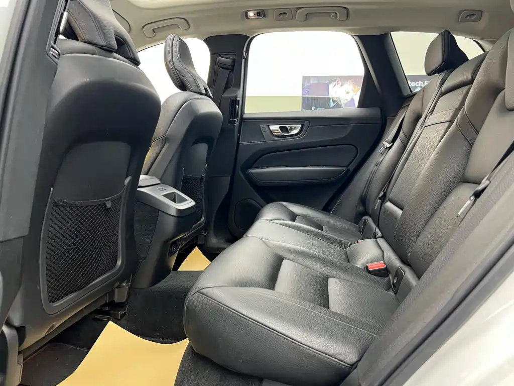 Volvo XC60 2021 — фото 22