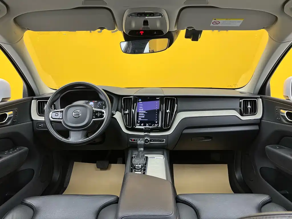 Volvo XC60 2021 — фото 9