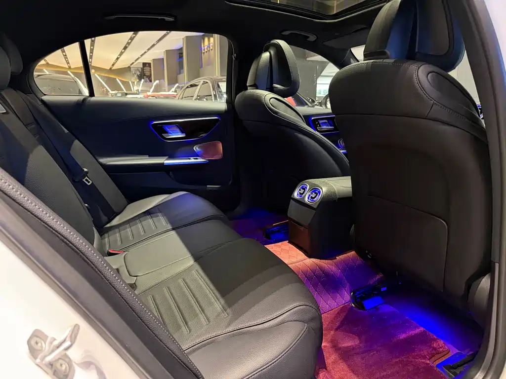 Mercedes-Benz C-Class 2025 — фото 15