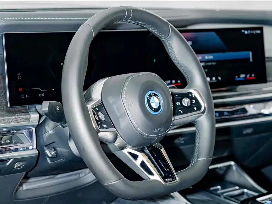 BMW i7 2025 — фото 9