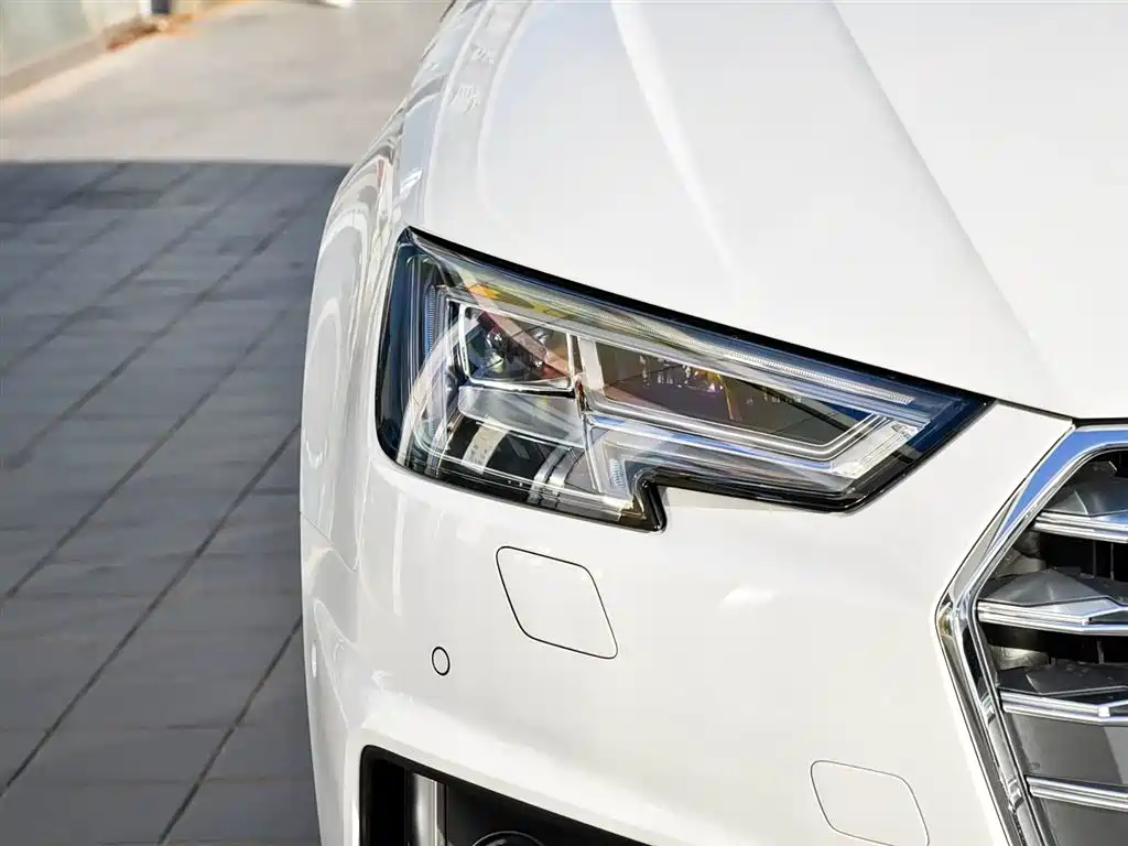 Audi A4L 2019 — фото 16