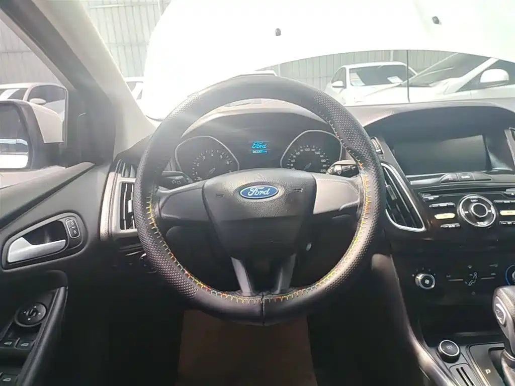 Ford Focus 2017 — фото 11