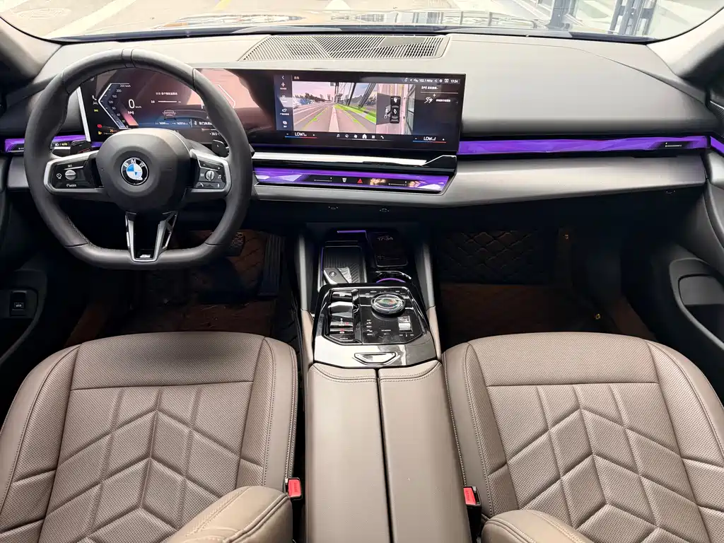 BMW 5 Series 2025 — фото 13