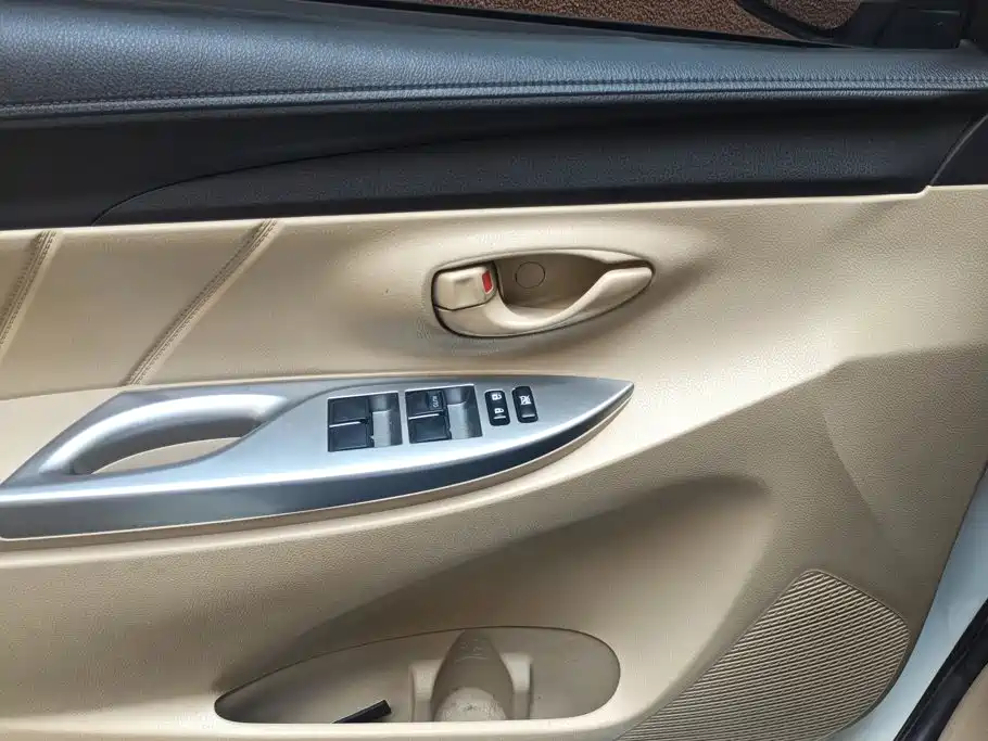 Toyota Yaris L 2014