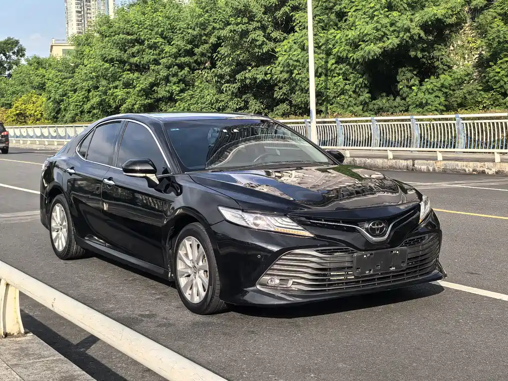 Toyota Camry 2018 — фото 3