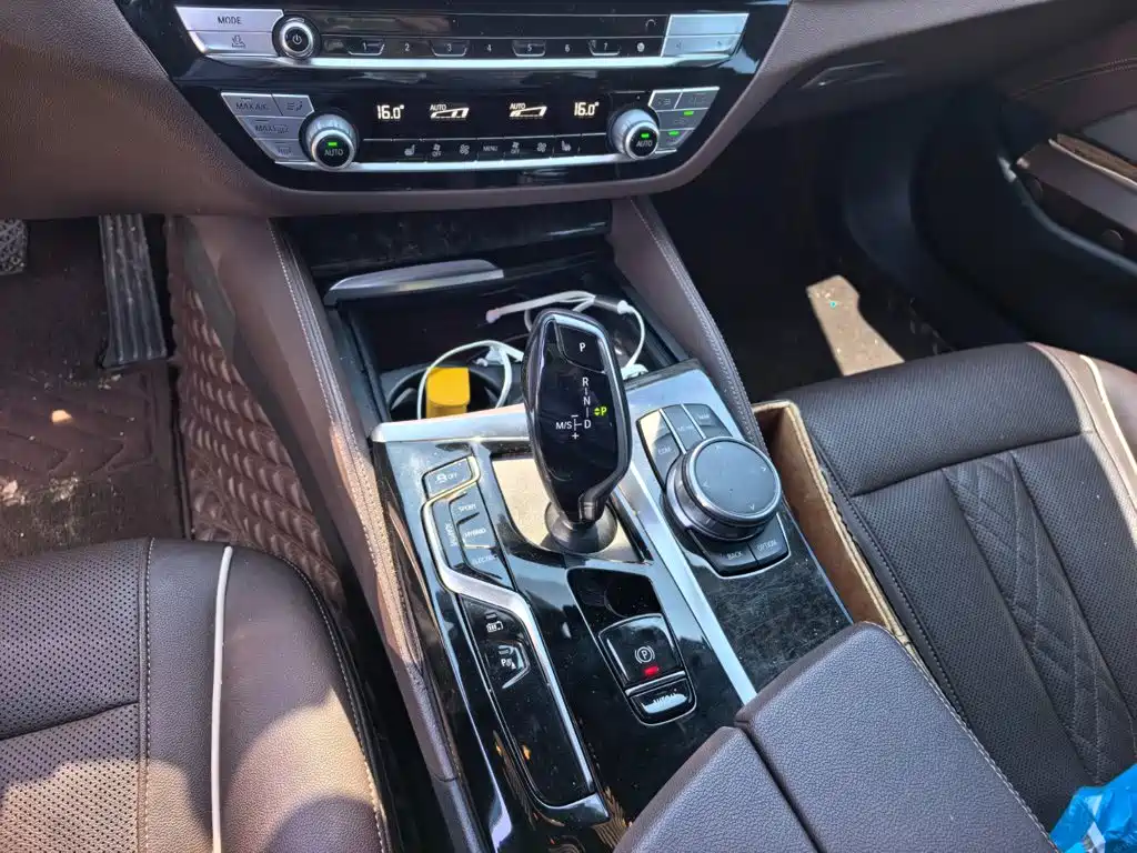 BMW 5 Series New Energy 2021 — фото 13