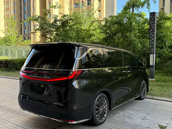 Lexus LM 2023