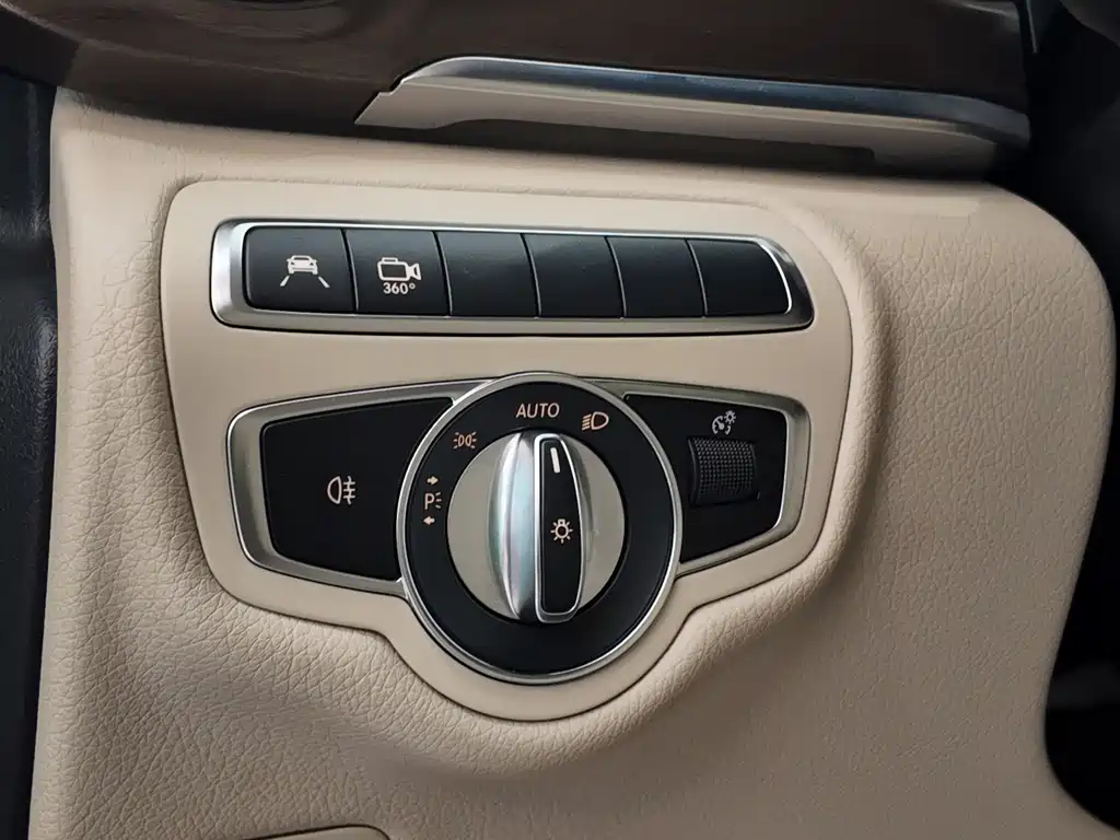 Mercedes-Benz V-Class 2021 — фото 15