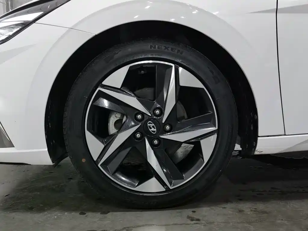 Hyundai Elantra 2020 — фото 17