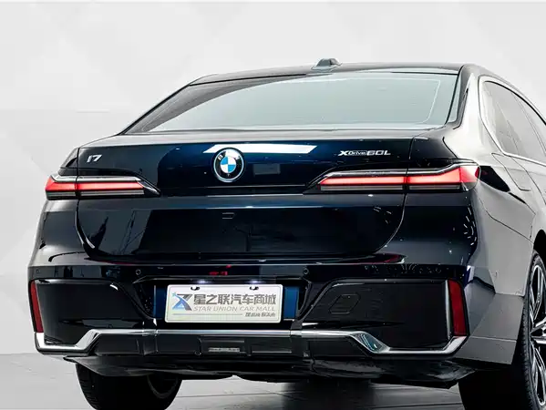 BMW i7 2025