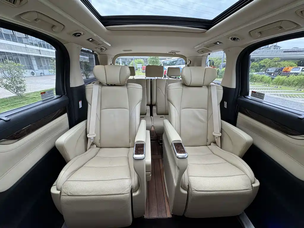Toyota Alphard 2020 — фото 11