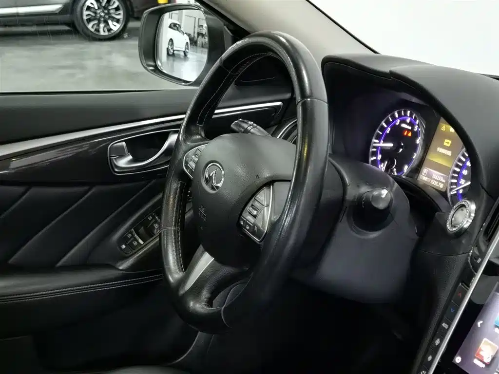 Infiniti Q50L 2015 — фото 22