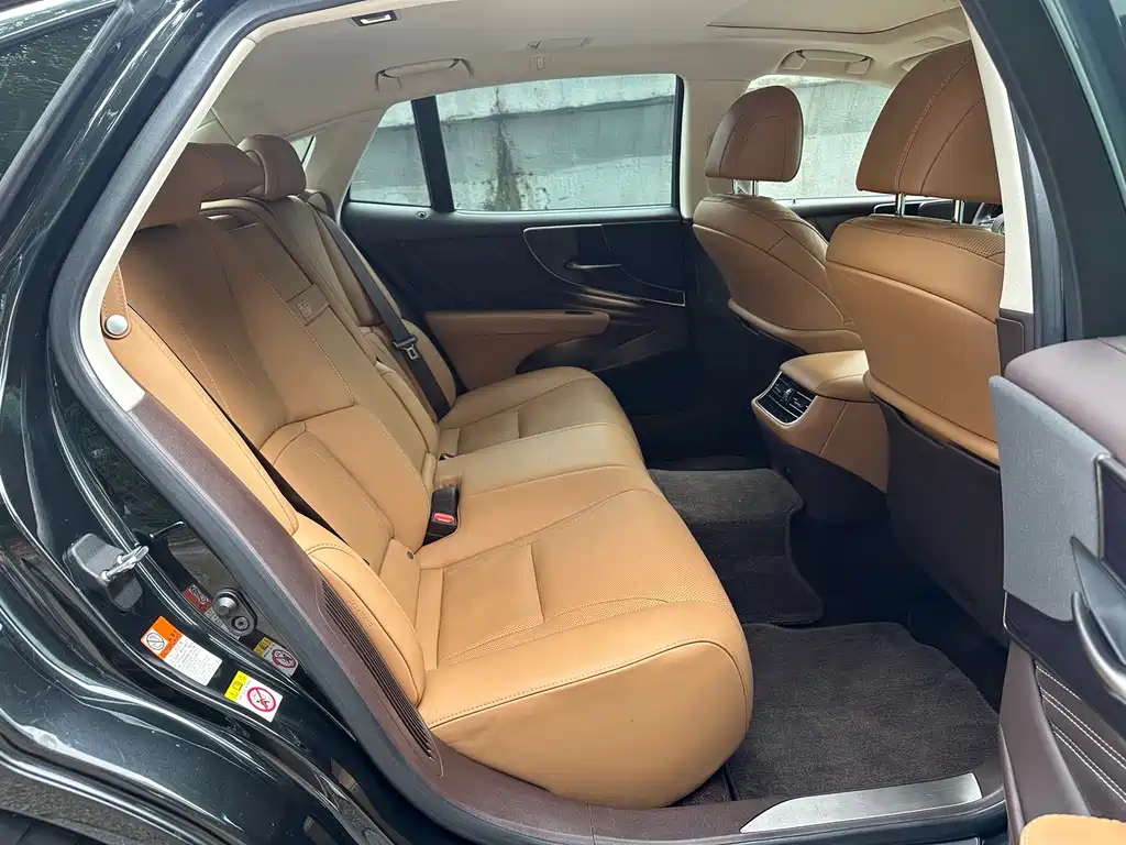Lexus LS 2018 — фото 12