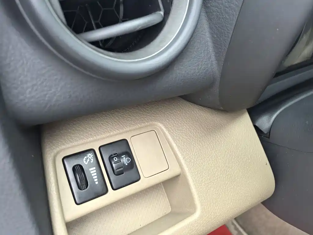 Toyota RAV4 2013 — фото 11