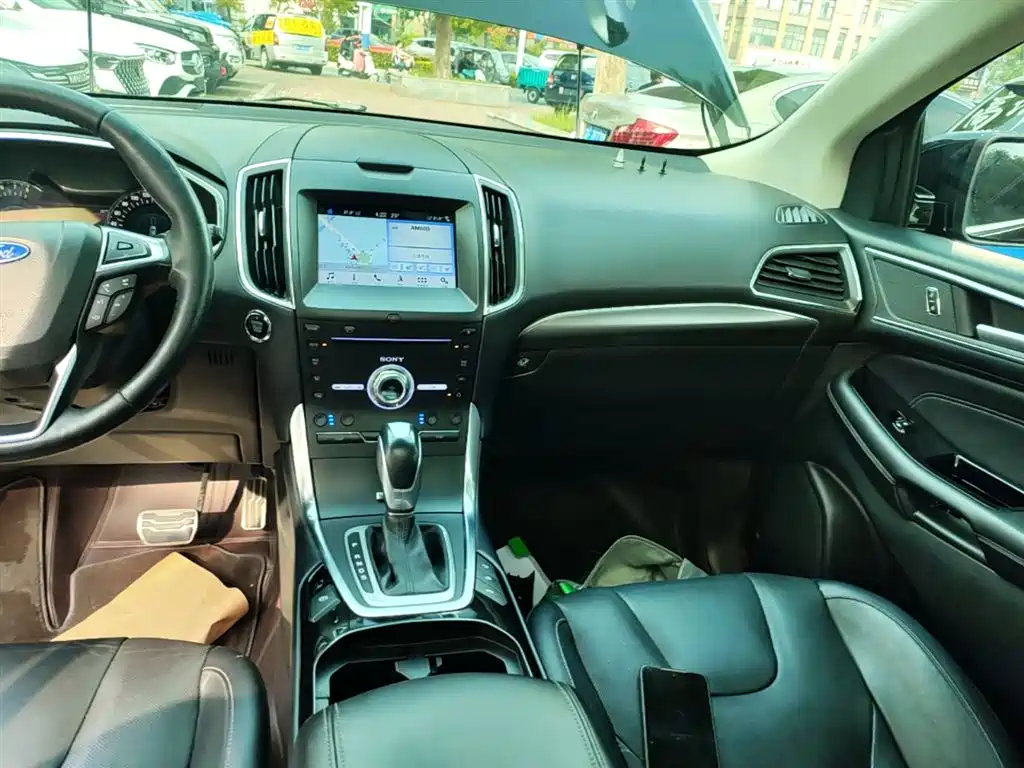 Ford Edge 2018 — фото 13