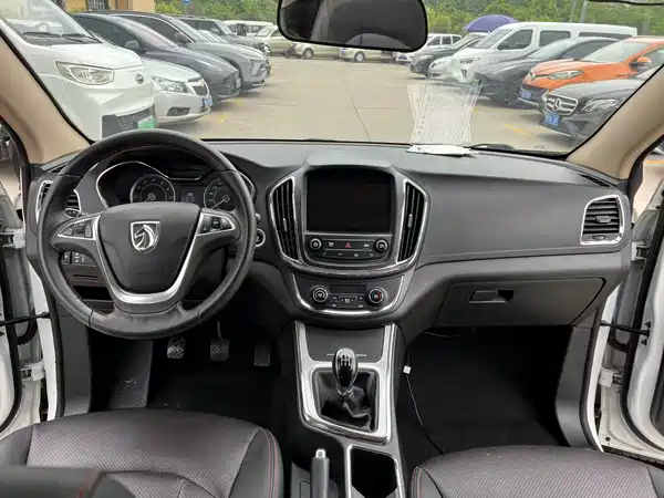 Baojun 560 2015