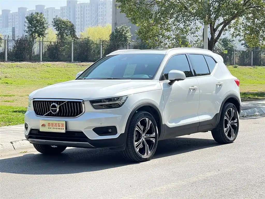 Volvo XC40 2019 — фото 1