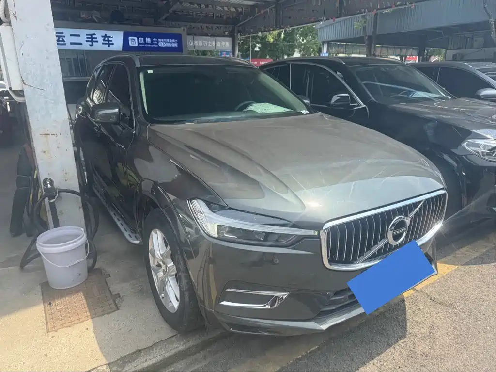 Volvo XC60 2021 — фото 1