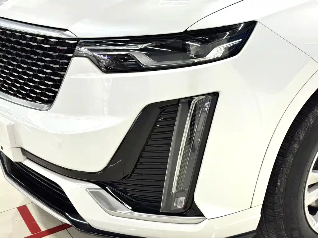 Cadillac XT6 2021 — фото 8