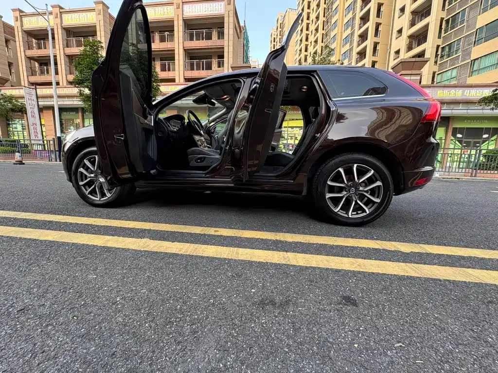 Volvo XC60 2017 — фото 25