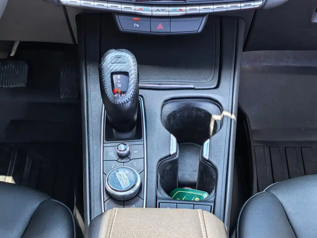 Cadillac XT4 2022 — фото 14
