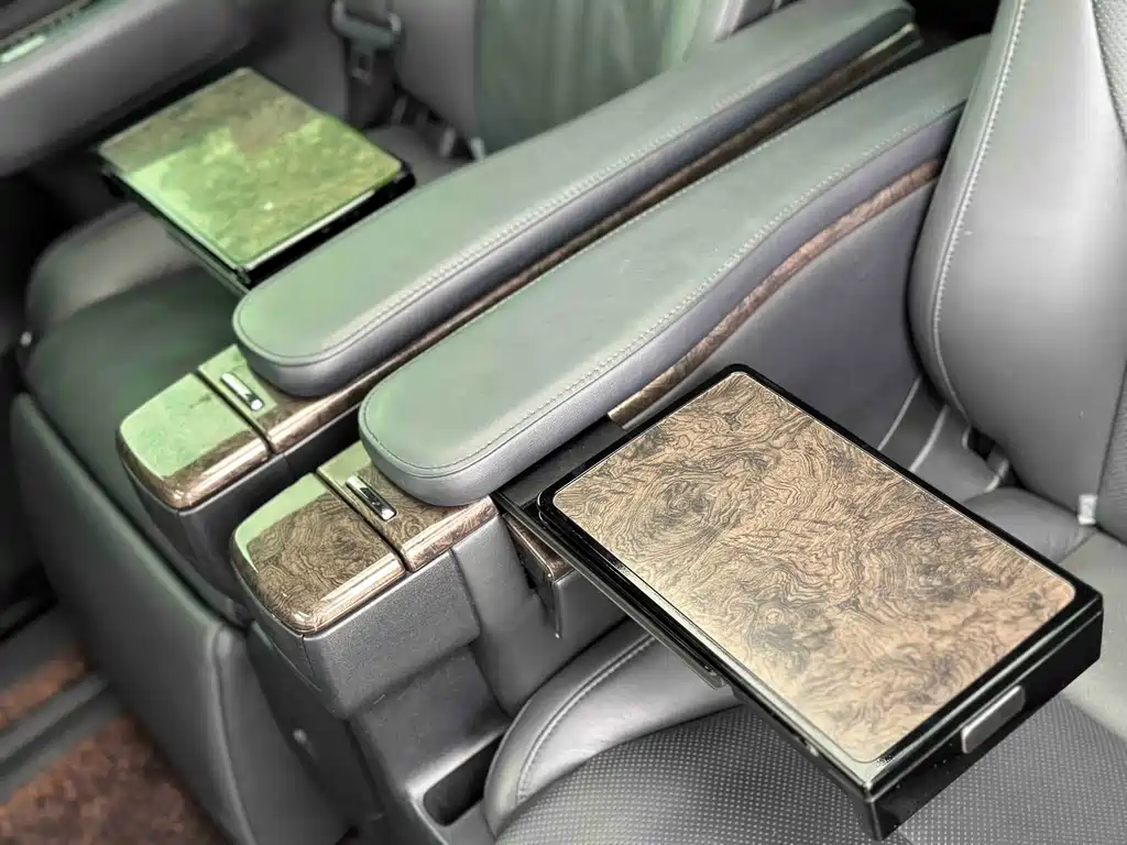 Toyota Alphard 2020 — фото 16