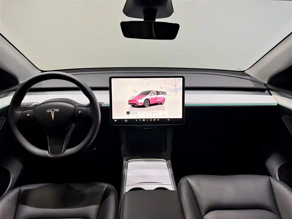 Tesla Model Y 2025 — фото 14