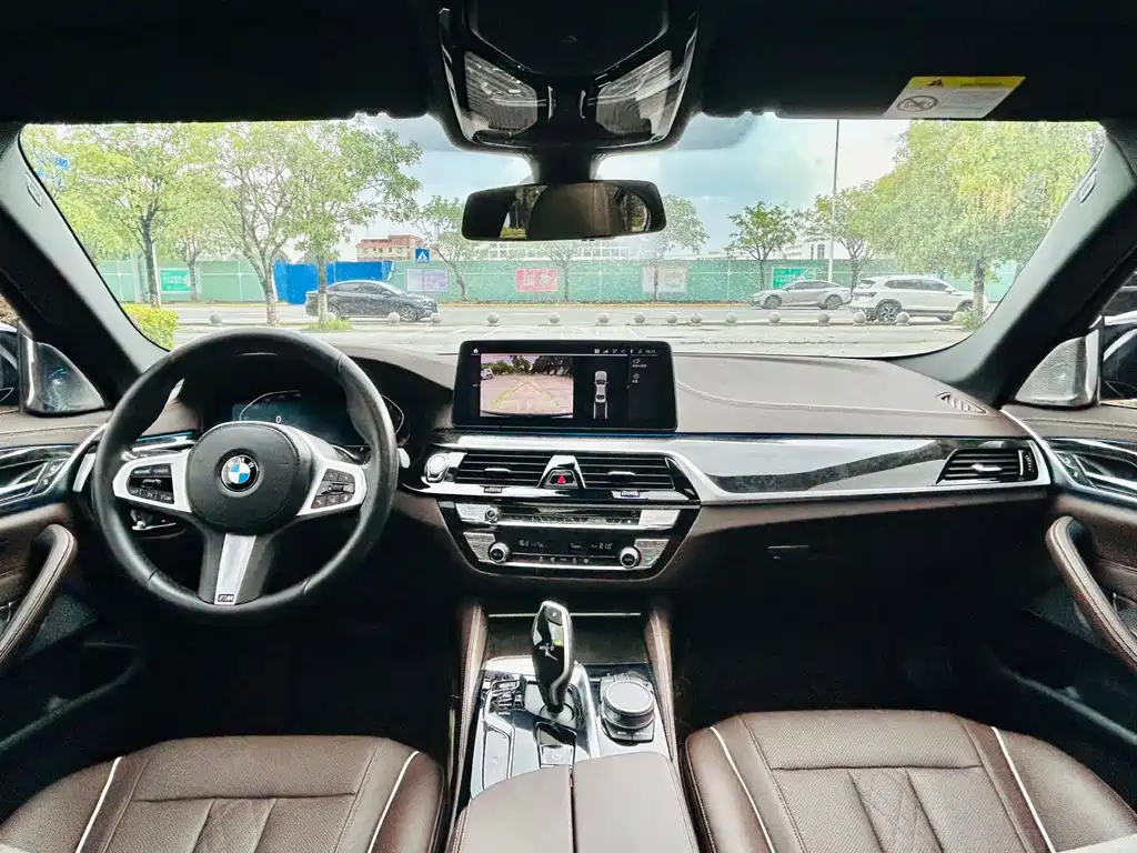 BMW 5 Series 2021 — фото 11