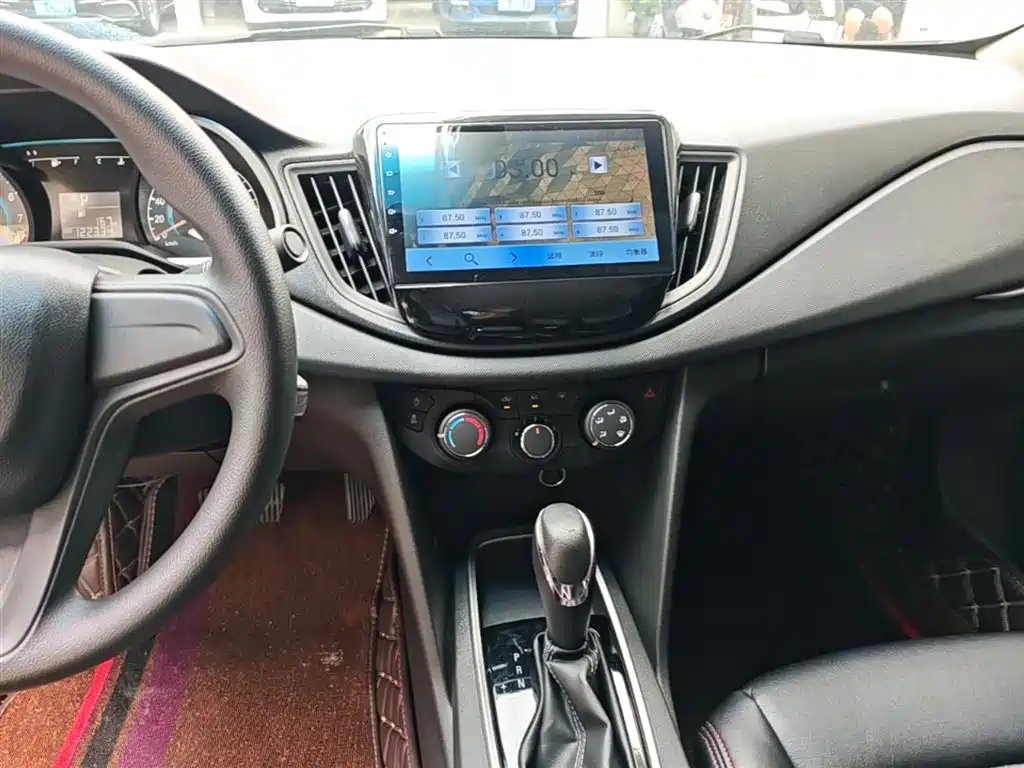 Chevrolet Cavalier 2017 — фото 13
