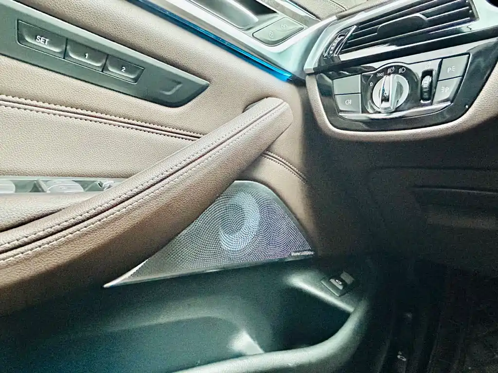 BMW 5 Series 2021 — фото 12