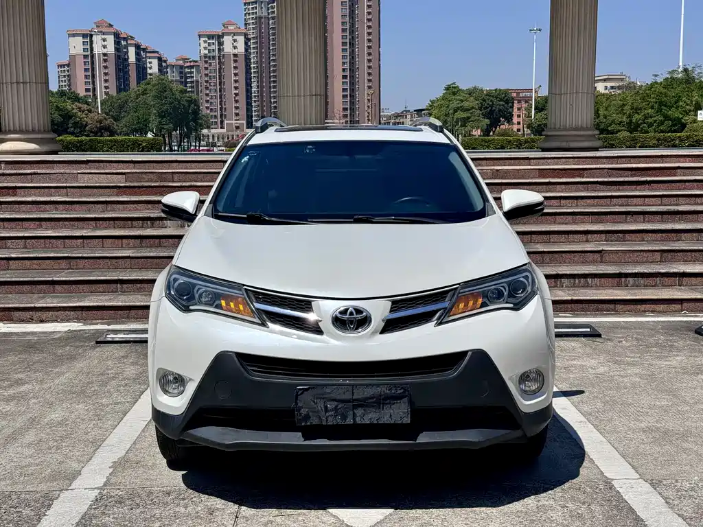 Toyota RAV4 2015 — фото 2