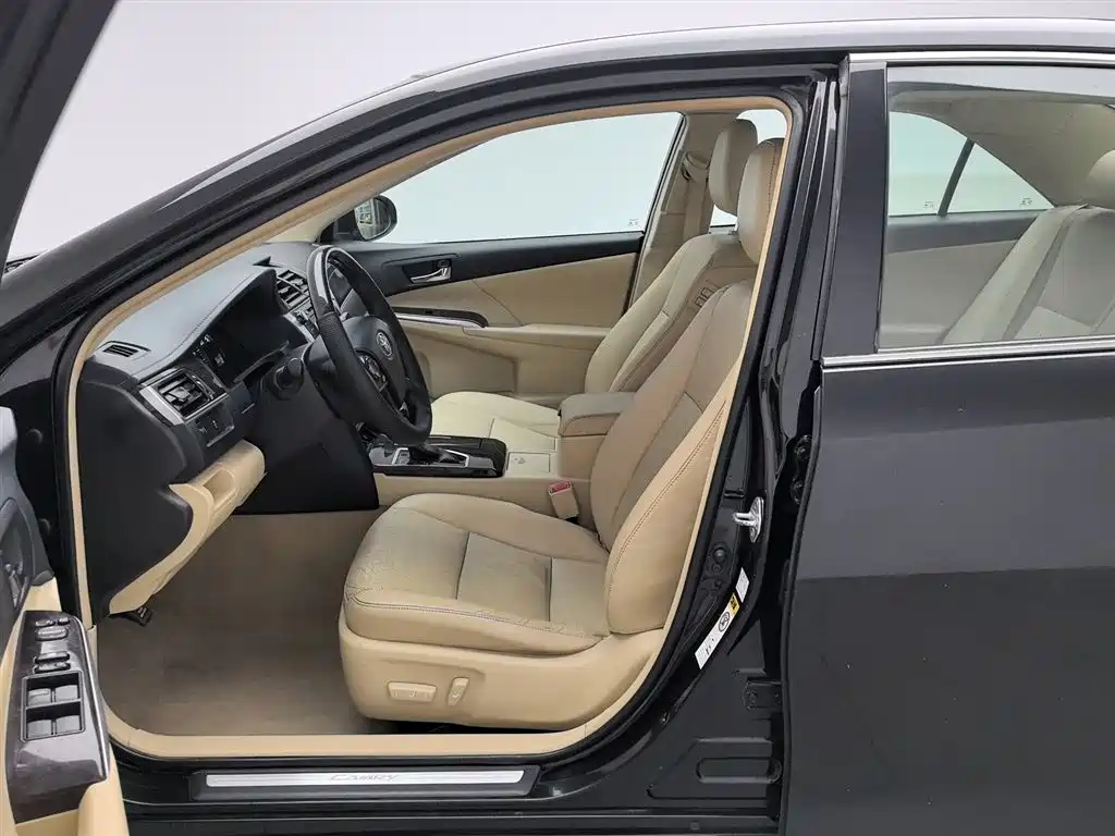 Toyota Camry 2016 — фото 10