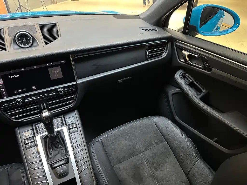 Porsche Macan 2019 — фото 19