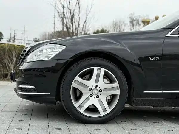 Mercedes-Benz S-Class 2010