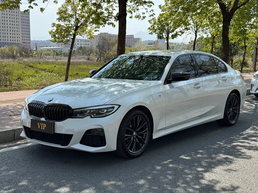 BMW 3 Series 2022 — фото 1