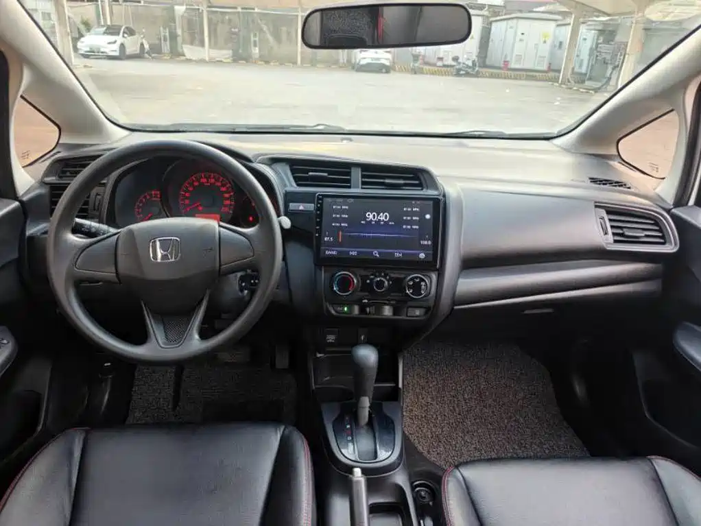 Honda Fit 2018 — фото 8