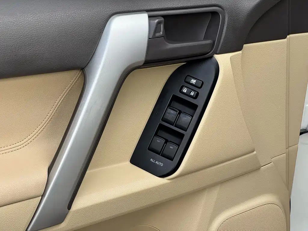Toyota Prado 2017 — фото 24