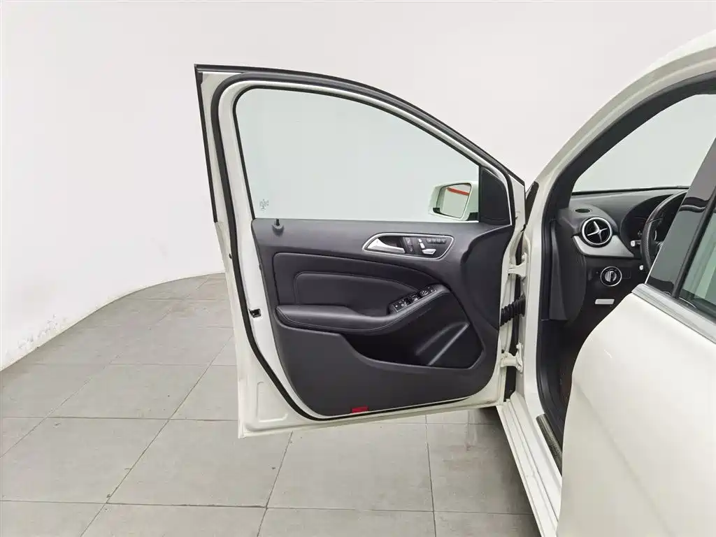 Mercedes-Benz B-Class 2015 — фото 8