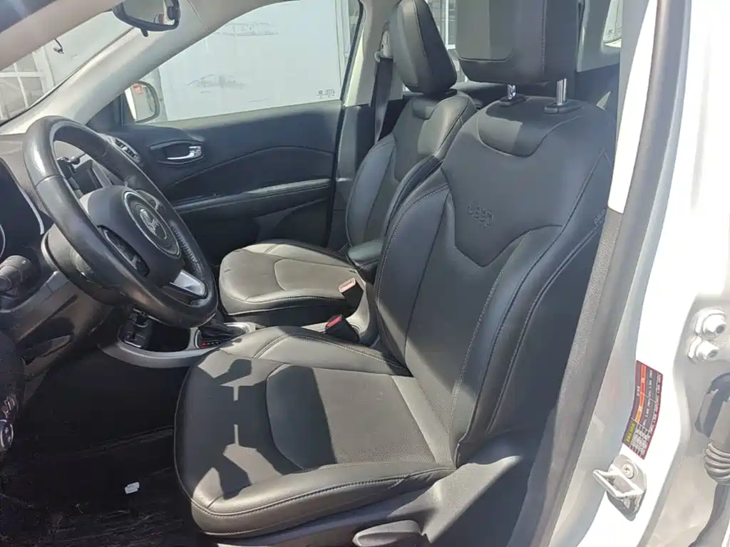Jeep Compass 2018 — фото 15