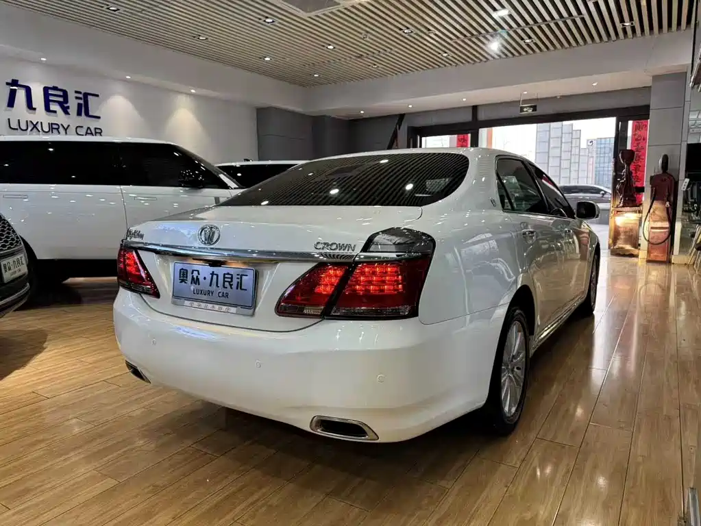 Toyota Crown 2015 — фото 21