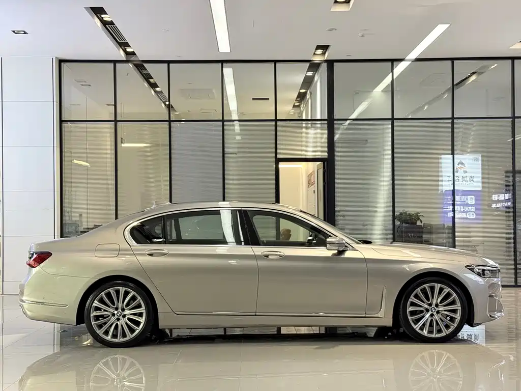 BMW 7 Series 2021 — фото 17