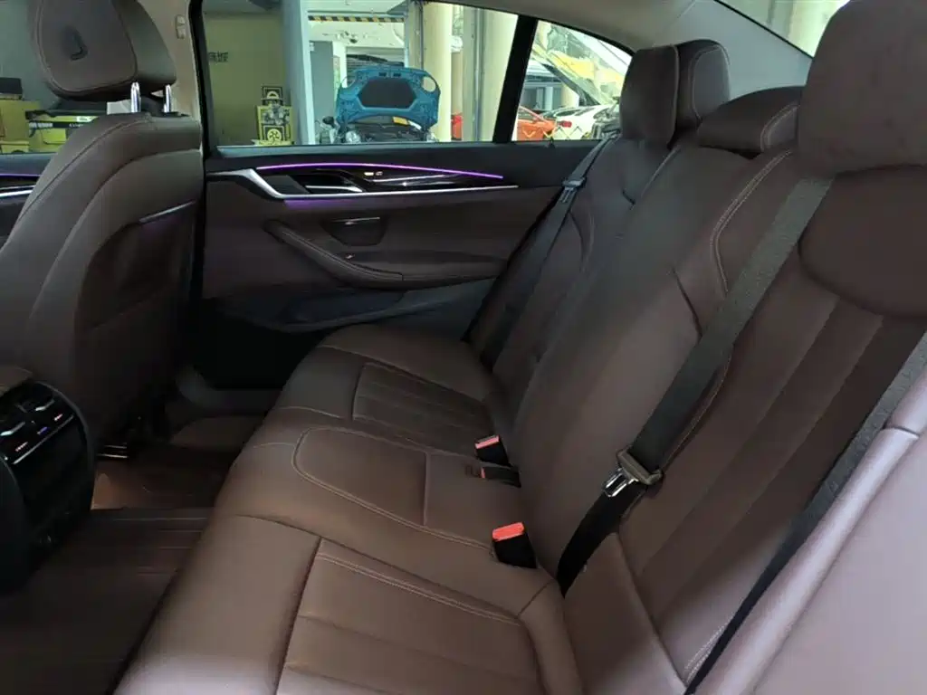 BMW 5 Series 2019 — фото 17