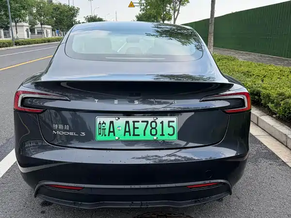 Tesla Model 3 2025