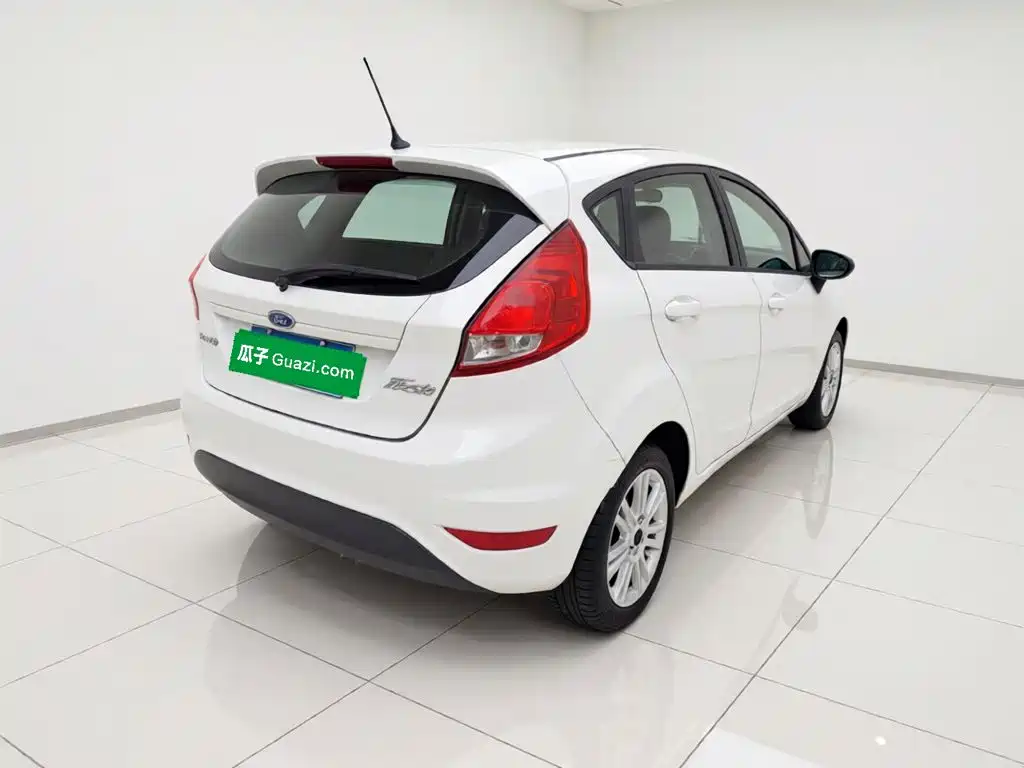 Ford Fiesta 2015 — фото 6