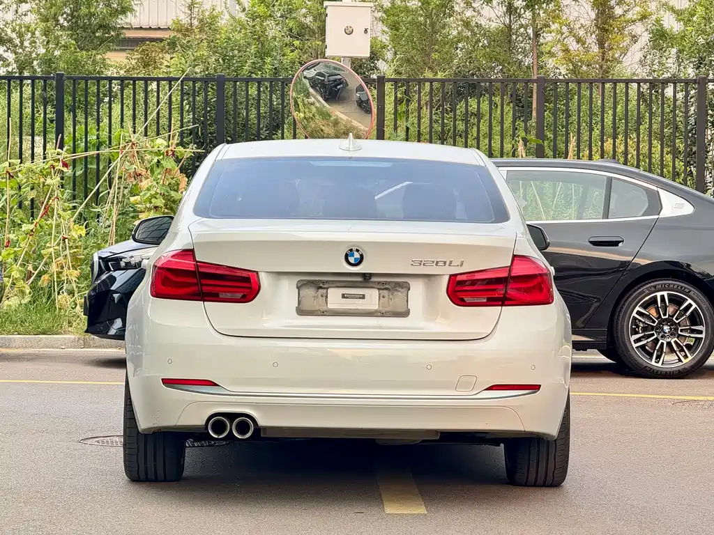 BMW 3 Series 2019 — фото 20