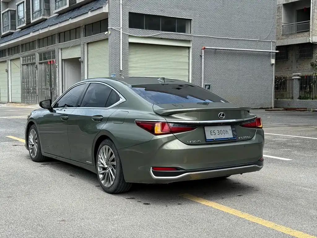 Lexus ES 2019 — фото 7