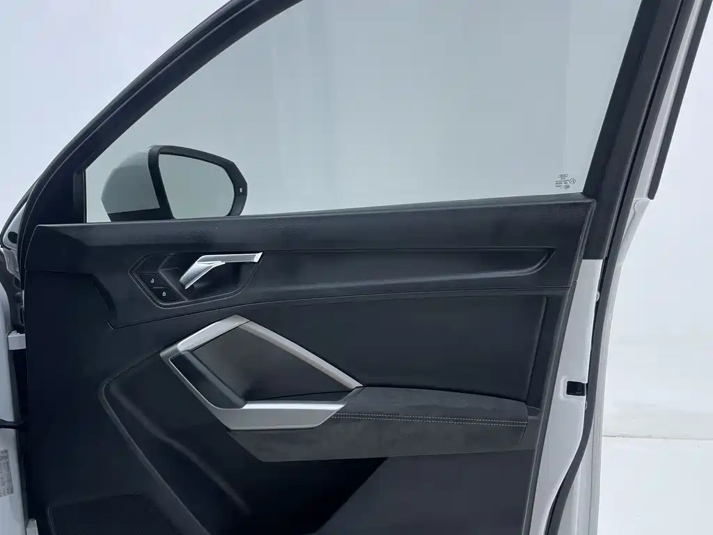 Audi Q3 2022 — фото 30