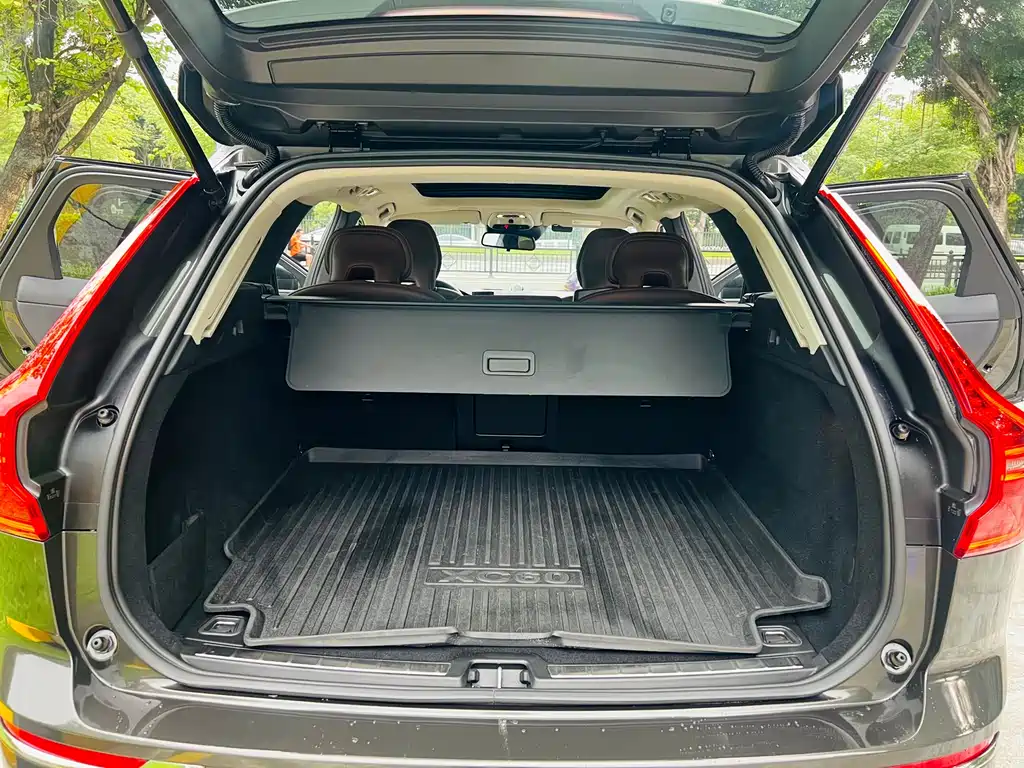Volvo XC60 2020 — фото 20