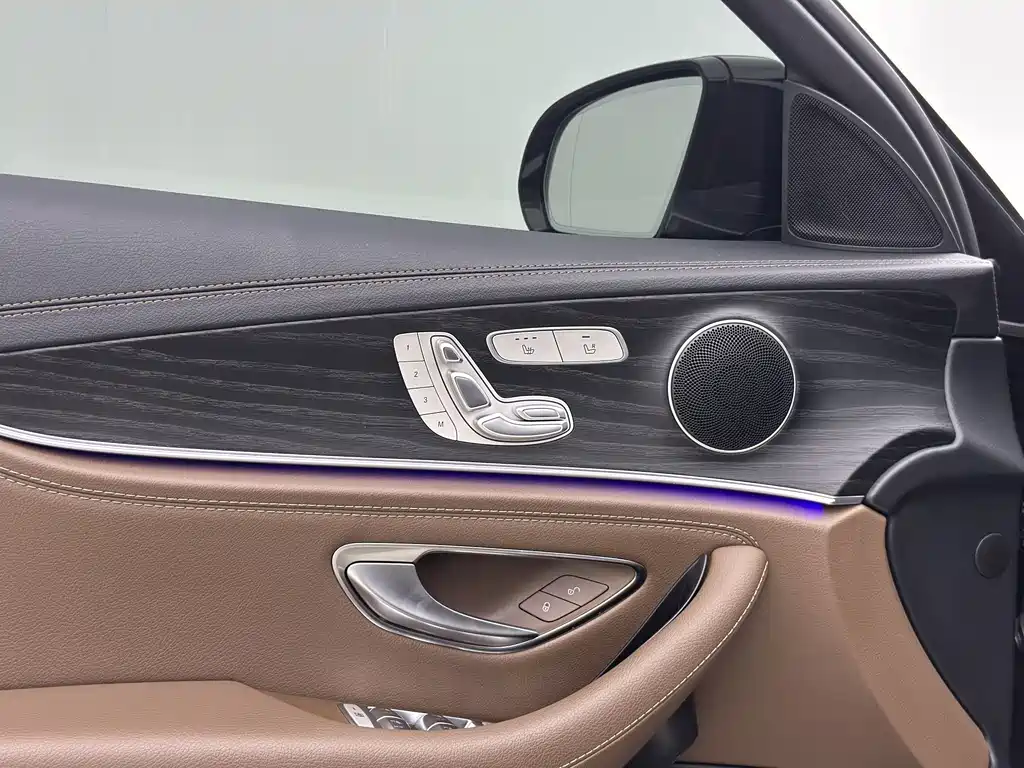 Mercedes-Benz E-Class 2023 — фото 17