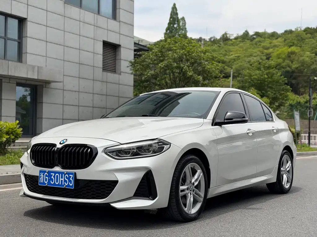 BMW 1 Series 2021 — фото 1